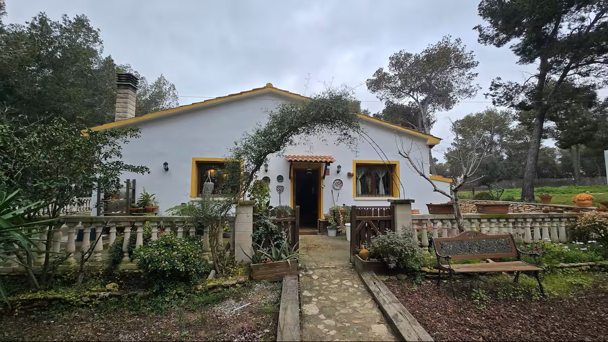 Refugio del Bosque. Castellet i la Gornal.